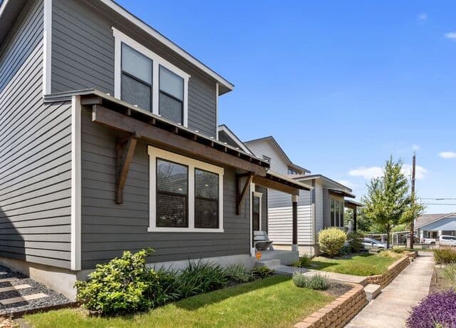 1114 N Olive St — photo 2