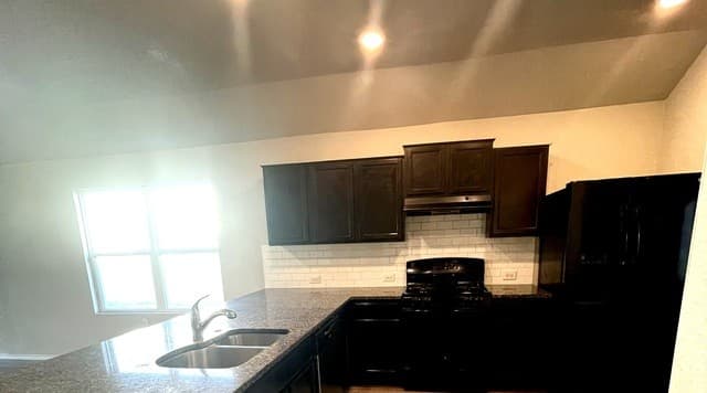 6103 Travis Summit — photo 5