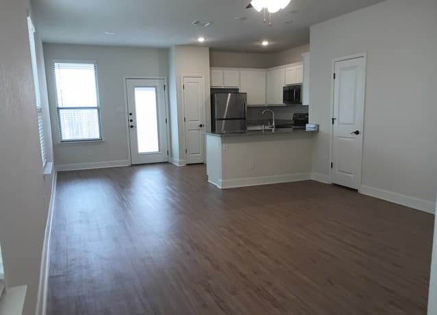 7518 Astro Field Unit 102 — photo 3