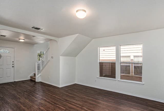 3-bedroom rental at 742 Pinafore in San Antonio, TX — photo 3