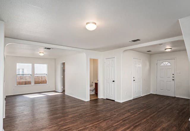 3-bedroom rental at 742 Pinafore in San Antonio, TX — photo 4