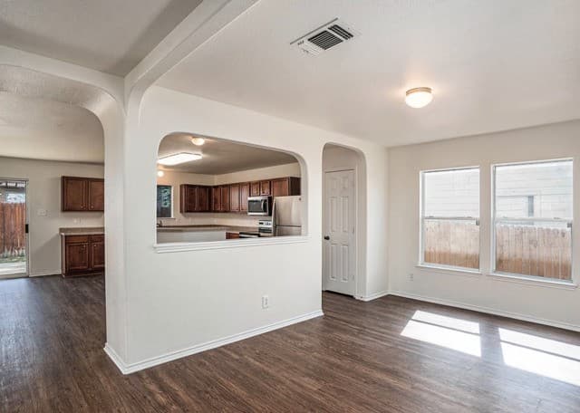 3-bedroom rental at 742 Pinafore in San Antonio, TX — photo 5