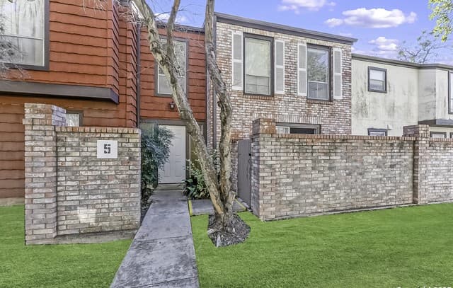 3803 Barrington Unit 5B — photo 1