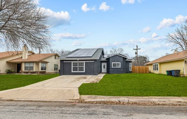 4-bedroom rental at 5930 Valley Wood in San Antonio, TX — photo 3