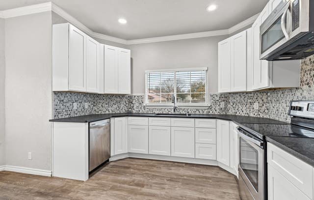 4-bedroom rental at 5930 Valley Wood in San Antonio, TX — photo 5