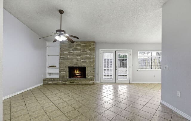 3-bedroom rental at 9439 Charter Pt in San Antonio, TX — photo 2