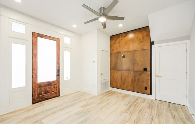 2-bedroom rental at 120 E Magnolia Unit 101 in San Antonio, TX — photo 3