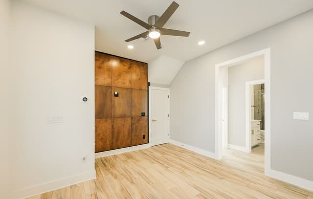 2-bedroom rental at 120 E Magnolia Unit 101 in San Antonio, TX — photo 4