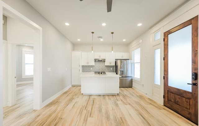 2-bedroom rental at 120 E Magnolia Unit 101 in San Antonio, TX — photo 5