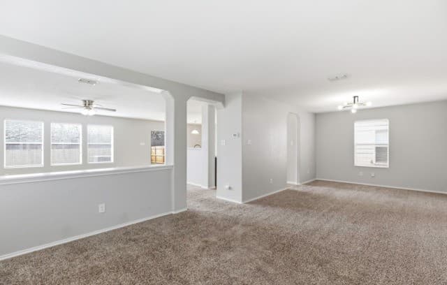 4-bedroom rental at 12114 Mountain Pine in San Antonio, TX — photo 4