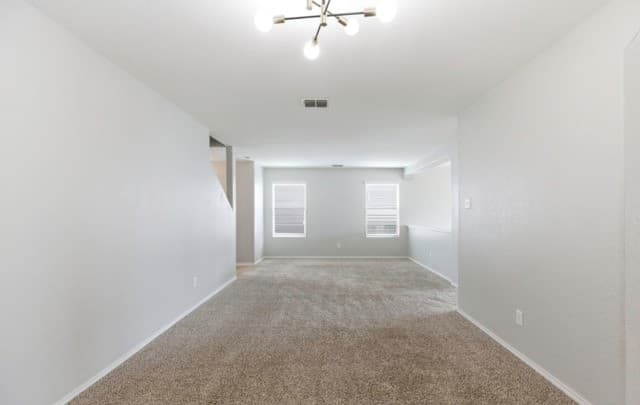 4-bedroom rental at 12114 Mountain Pine in San Antonio, TX — photo 5