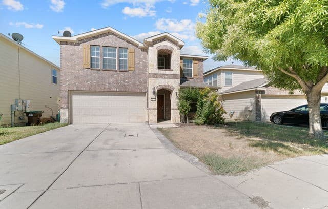 4-bedroom rental at 11147 Palomino Blf in San Antonio, TX — photo 2