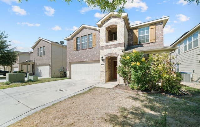 4-bedroom rental at 11147 Palomino Blf in San Antonio, TX — photo 3