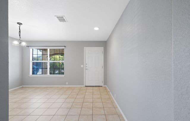 4-bedroom rental at 11147 Palomino Blf in San Antonio, TX — photo 5