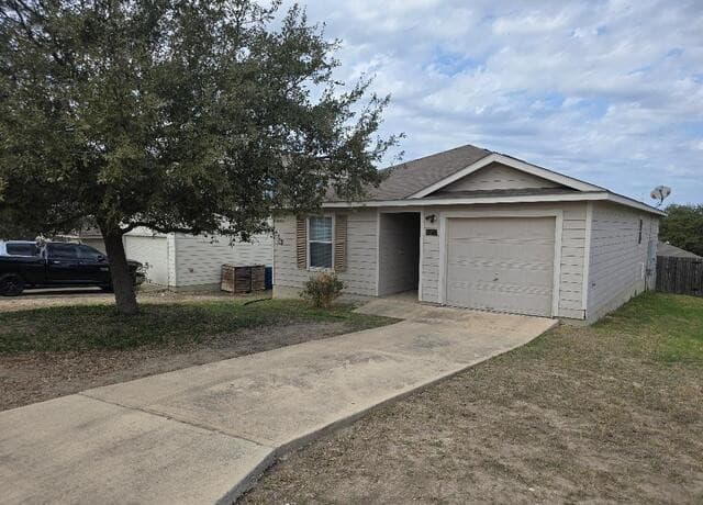 3-bedroom rental at 11207 Country Canyon in San Antonio TX