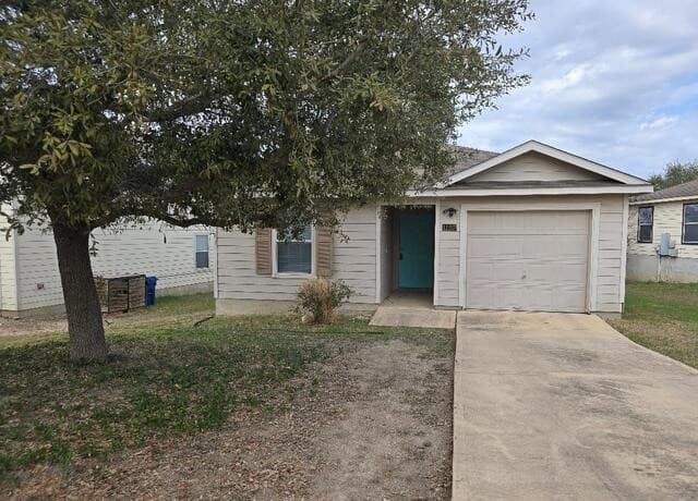 3-bedroom rental at 11207 Country Canyon in San Antonio, TX — photo 2