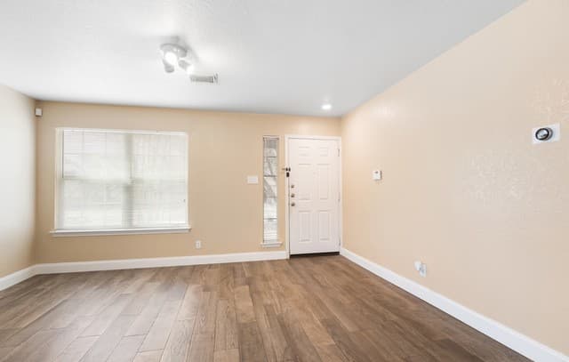 140 Springtree Pkwy — photo 2