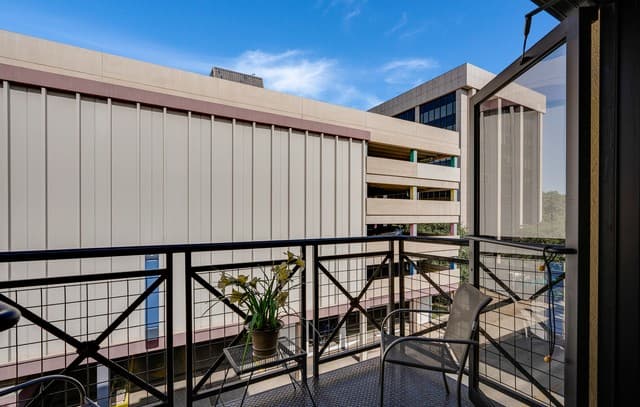 1-bedroom rental at 214 E Travis Unit APT 301 in San Antonio, TX — photo 2