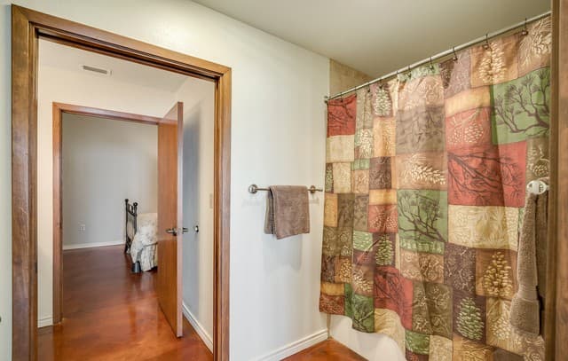 1-bedroom rental at 214 E Travis Unit APT 301 in San Antonio, TX — photo 4