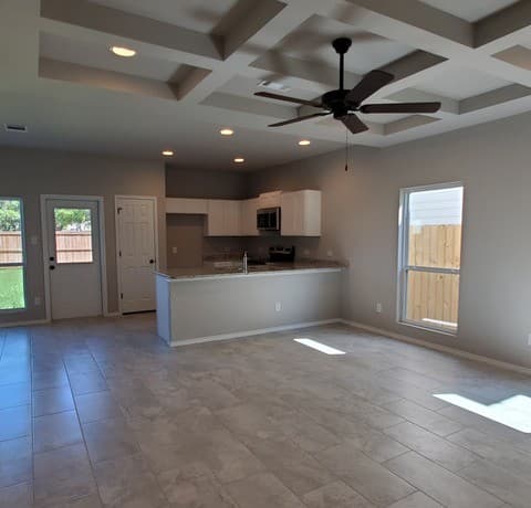3-bedroom rental at 8607 Valentina Way Unit 102 in San Antonio, TX — photo 3