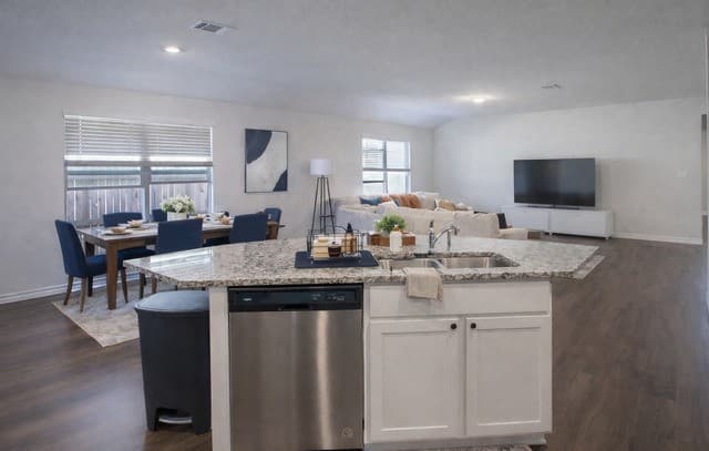 4-bedroom rental at 258 Empress Brilliant in San Antonio, TX — photo 3