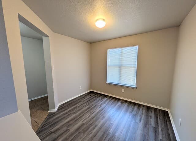 4714 Roxio Dr — photo 5