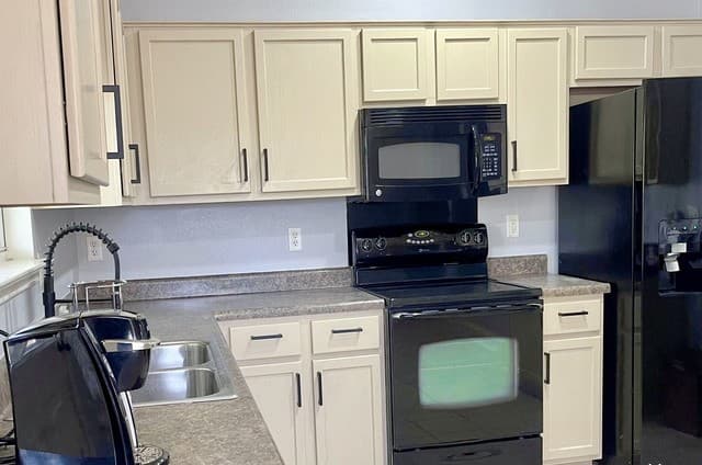 3-bedroom rental at 10335 Tiger Hunt in San Antonio, TX — photo 3