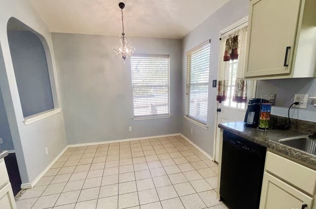 3-bedroom rental at 10335 Tiger Hunt in San Antonio, TX — photo 4