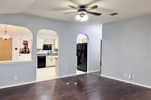 3-bedroom rental at 10335 Tiger Hunt in San Antonio, TX — photo 5