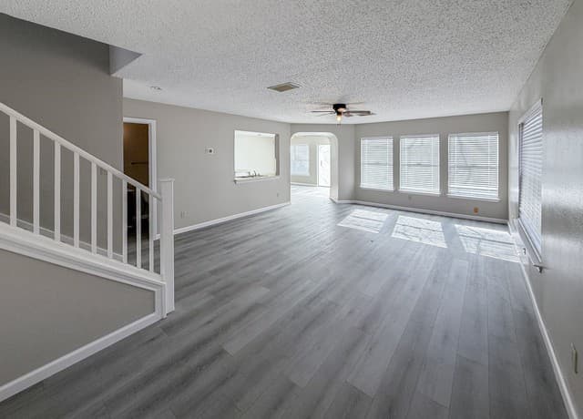 3-bedroom rental at 9730 Frost Plain Dr in San Antonio, TX — photo 2