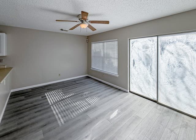 3-bedroom rental at 9730 Frost Plain Dr in San Antonio, TX — photo 5