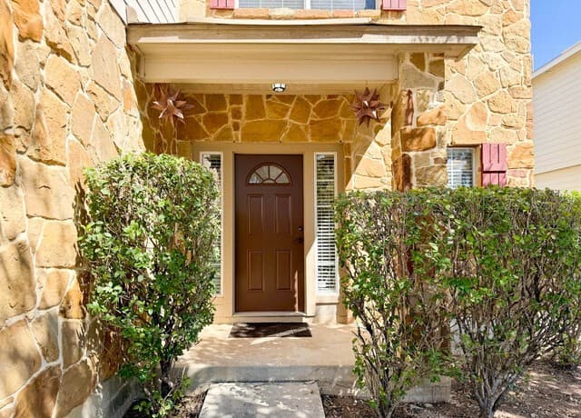 3-bedroom rental at 5630 Sendero Spring in San Antonio, TX — photo 2