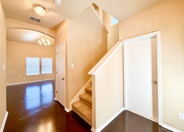 3-bedroom rental at 5630 Sendero Spring in San Antonio, TX — photo 4