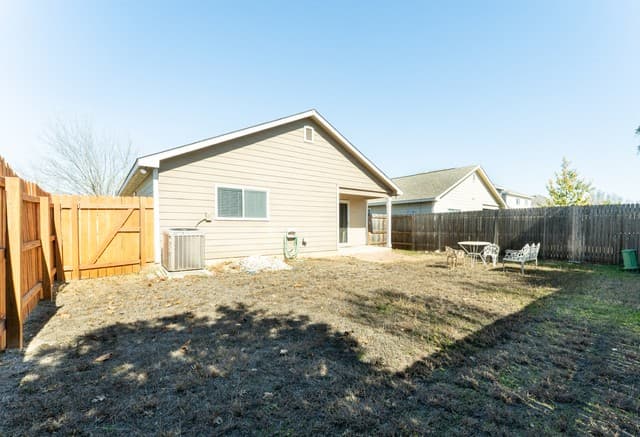 3-bedroom rental at 12246 Autumn Cherry in San Antonio, TX — photo 4