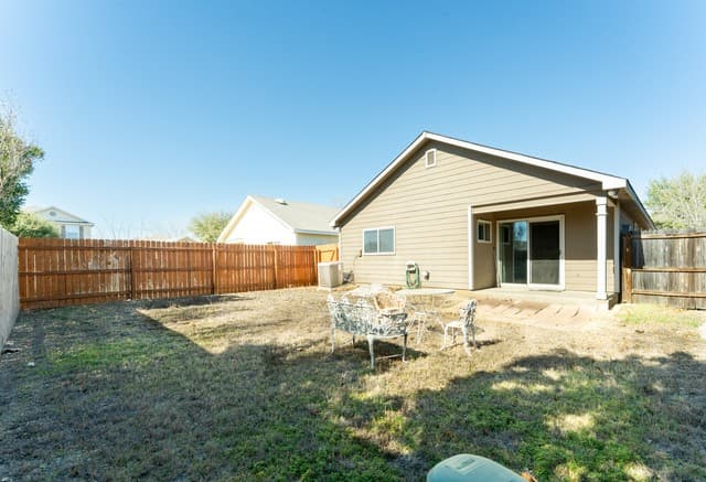 3-bedroom rental at 12246 Autumn Cherry in San Antonio, TX — photo 5