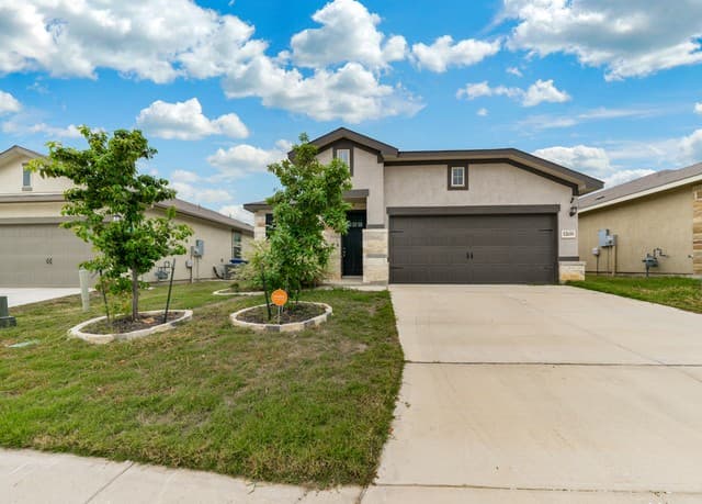 3-bedroom rental at 12619 Delcia Trl in San Antonio, TX — photo 2