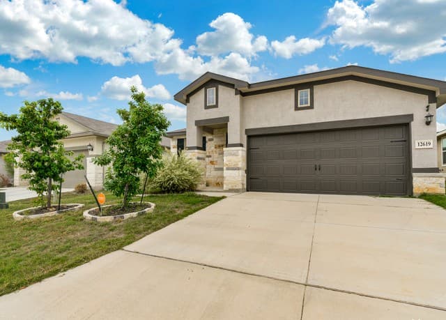 3-bedroom rental at 12619 Delcia Trl in San Antonio, TX — photo 4
