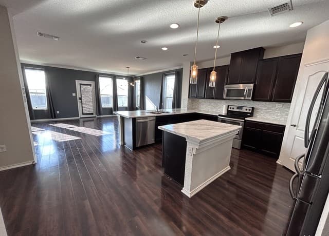 318 Pleasanton Cir — photo 4