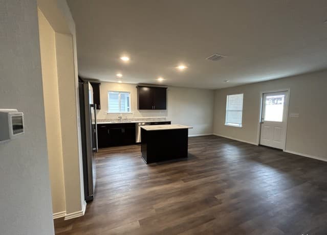 3-bedroom rental at 13723 Redtail Landing in San Antonio, TX — photo 3