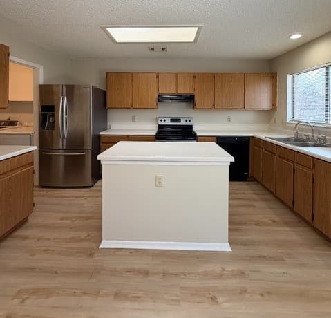 4-bedroom rental at 9202 Roquefort in San Antonio, TX — photo 2
