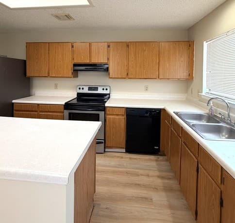 4-bedroom rental at 9202 Roquefort in San Antonio, TX — photo 5