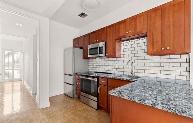 7707 Broadway Unit 12 — photo 3