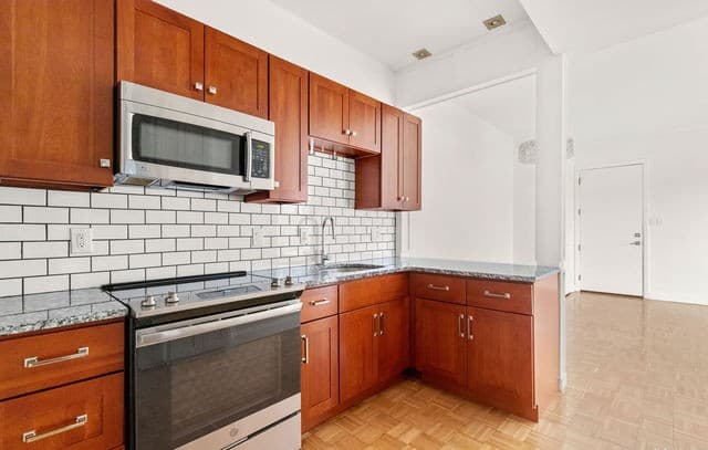 7707 Broadway Unit 12 — photo 4