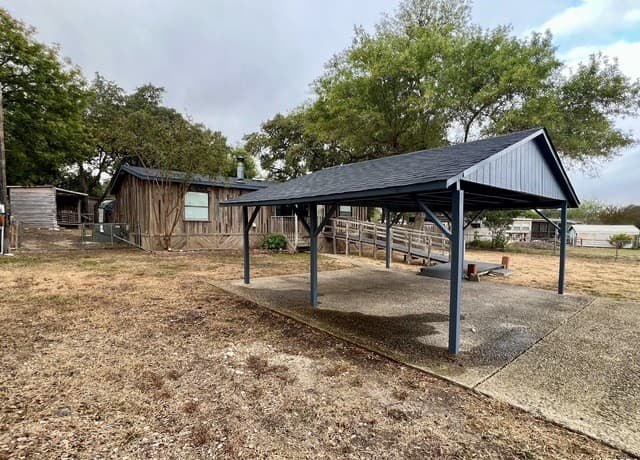 3-bedroom rental at 11948 Grapevine St in San Antonio, TX — photo 3