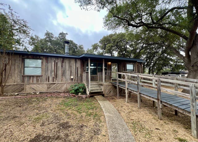 3-bedroom rental at 11948 Grapevine St in San Antonio, TX — photo 4