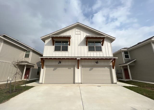 3-bedroom rental at 7618 Agave Bend Unit 102 in San Antonio, TX — photo 2