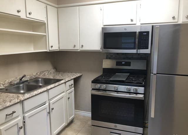 2-bedroom rental at 522 Altitude Unit 4 in San Antonio, TX — photo 5
