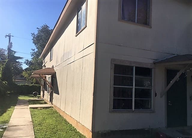 2-bedroom rental at 5113 Sierra Unit 3 in San Antonio, TX — photo 2