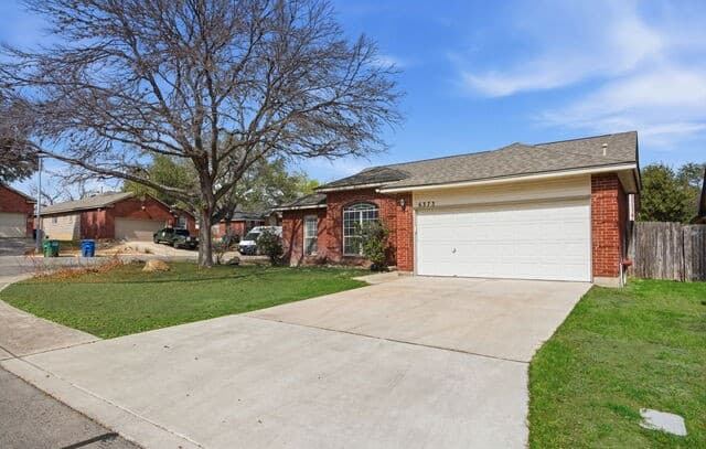 4-bedroom rental at 6373 Parkland Oaks in San Antonio, TX — photo 3