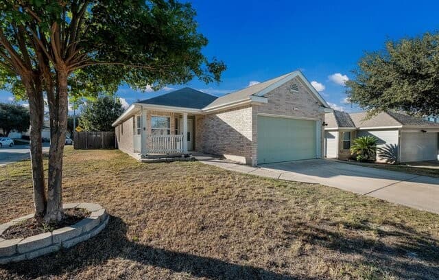 3-bedroom rental at 6719 Dragon CRK in San Antonio, TX — photo 3